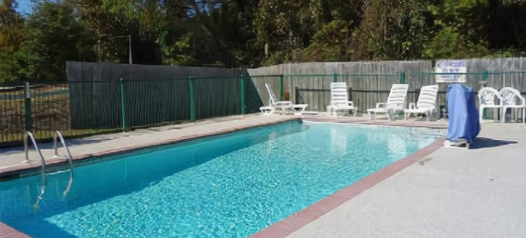 斯泰茨伯勒温德姆速8酒店(Super 8 by Wyndham Statesboro)图片