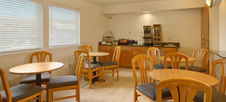 速8酒店-温德姆克洛弗代尔葡萄酒乡(Super 8 by Wyndham Cloverdale Wine Country)图片