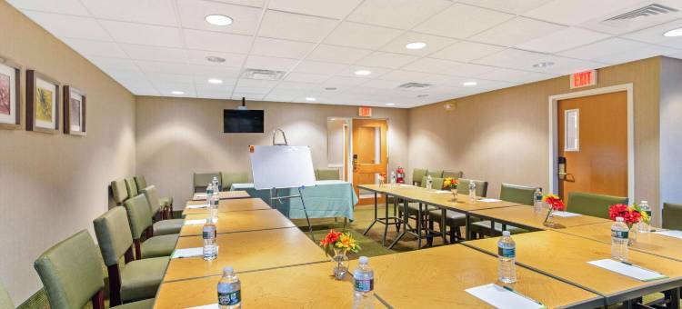 波士顿萨默维尔拉昆塔温德姆套房酒店(La Quinta by Wyndham Boston Somerville)图片