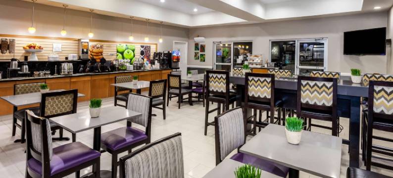 拉雷多机场拉昆塔温德姆套房酒店(La Quinta Inn & Suites by Wyndham Laredo Airport)图片