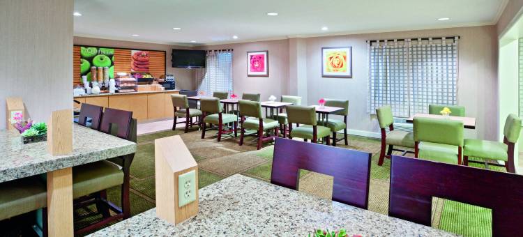 曼斯费尔德拉昆塔温德姆套房酒店(La Quinta Inn & Suites by Wyndham Mansfield Oh)图片