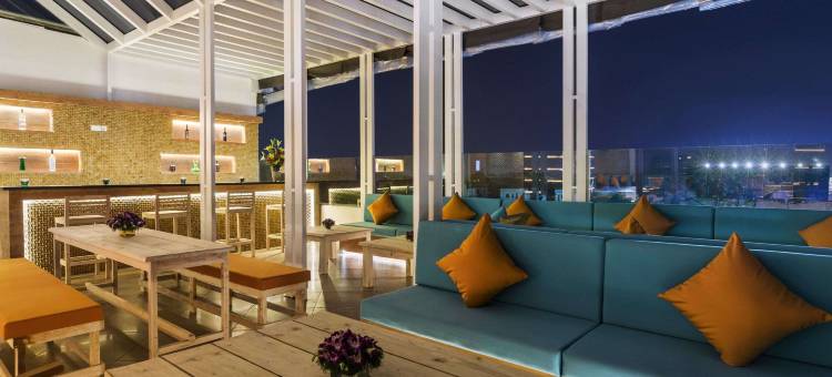 班加罗尔多姆尔温德姆华美达安可酒店(Ramada Encore by Wyndham Bangalore Domlur)图片