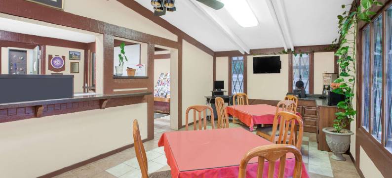 巴特尔克里克骑士酒店(Knights Inn Battle Creek)图片