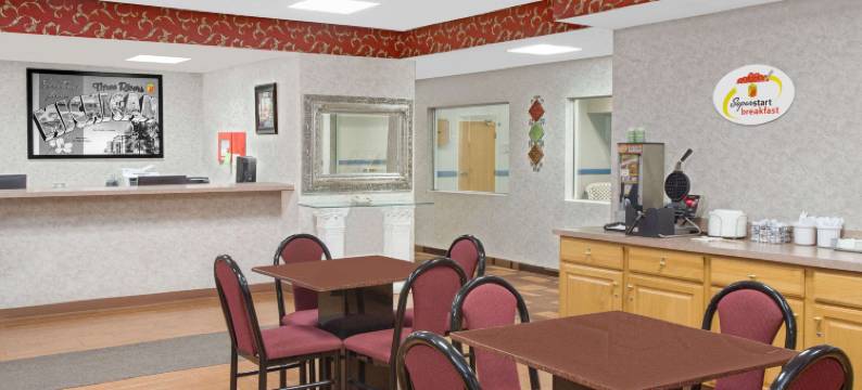 三河速8酒店(Super 8 by Wyndham Three Rivers)图片