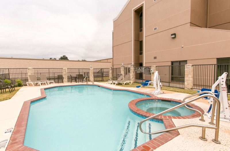 Comfort Suites Austin Nw Lakeline Hotel Reviews And Room Rates