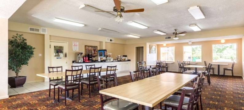 山乡之家套房(Home Suites Hill Country)图片