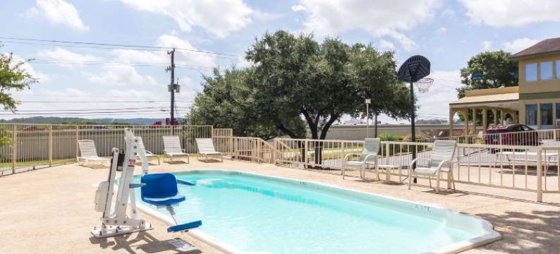 山乡之家套房(Home Suites Hill Country)图片