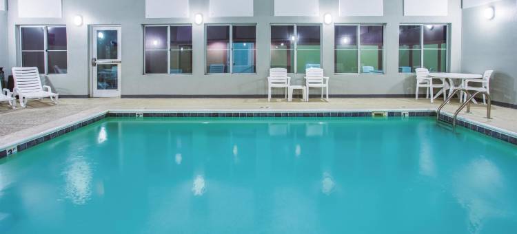 伊利诺伊州奥法隆圣路易斯拉昆塔温德姆套房酒店(La Quinta Inn & Suites by Wyndham O'Fallon, IL - St. Louis)图片