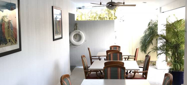 克罗尼尔俱乐部套房酒店(Colony Club Inn & Suites)图片