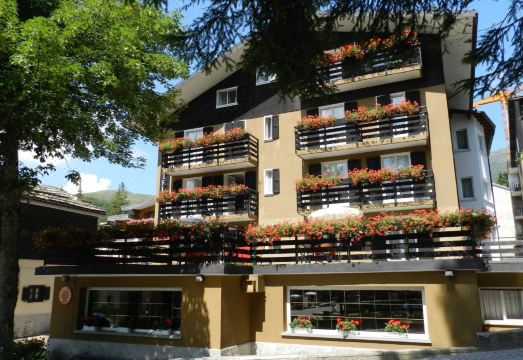 Hotel Emet Hotel Overview