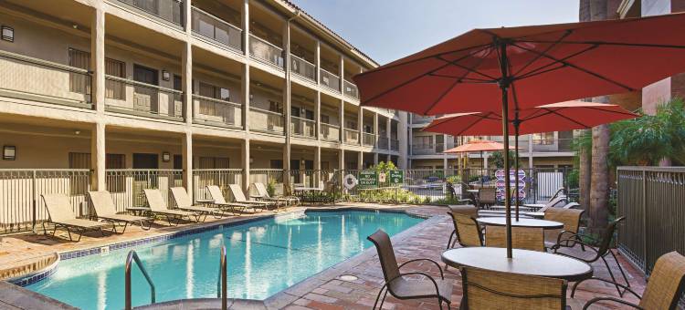 奥兰治郡机场拉昆塔温德姆套房酒店(La Quinta by Wyndham Orange County Airport)图片