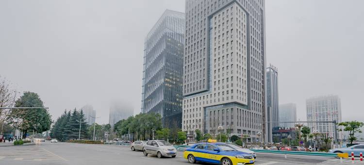 柏曼酒店(贵阳观山湖公园林城西路地铁站店)图片