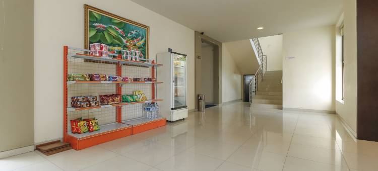 瑟贝拉斯马雷特大学附近瑞德多兹酒店(RedDoorz Near Universitas Sebelas Maret)图片