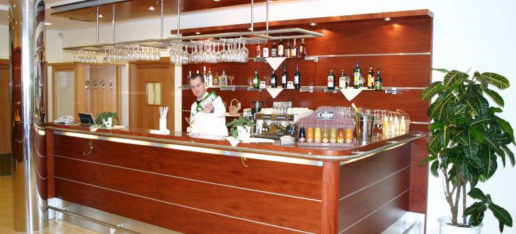 布拉格机场温德姆华美达酒店(Ramada by Wyndham Airport Prague)图片