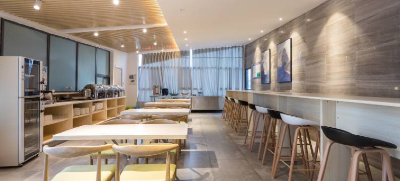 昆明万宏商旅精品酒店(白云路同德广场店)图片