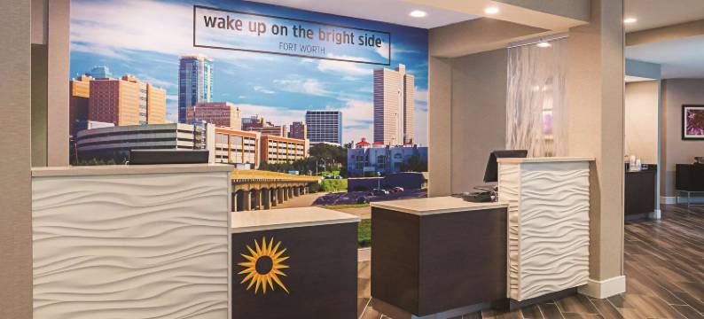 沃斯堡市景拉昆塔温德姆套房酒店(La Quinta Inn & Suites by Wyndham Fort Worth City View)图片