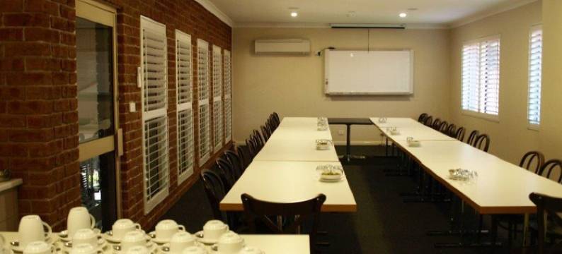 方济菲腊汽车旅馆服务式公寓(Francis Phillip Motor Inn and the Lodge)图片