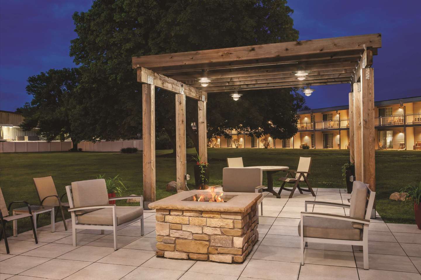 Country Inn & Suites by Radisson, Woodbury, MNOver view