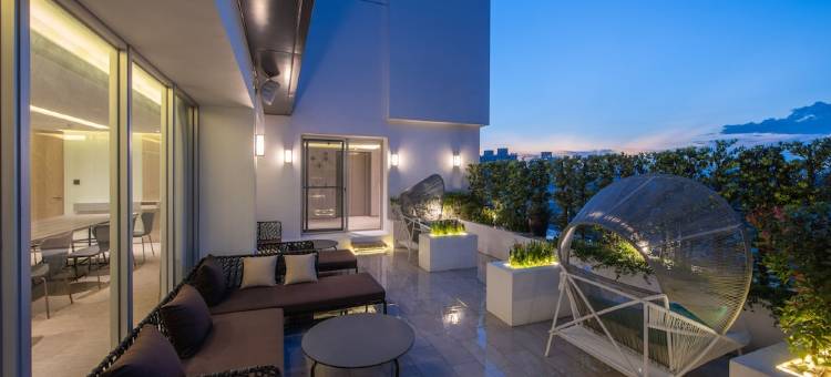 城市漫游行旅图片