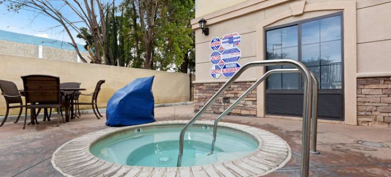 赛普拉斯东北长滩拉昆塔温德姆套房酒店(La Quinta Inn & Suites by Wyndham NE Long Beach/Cypress)图片