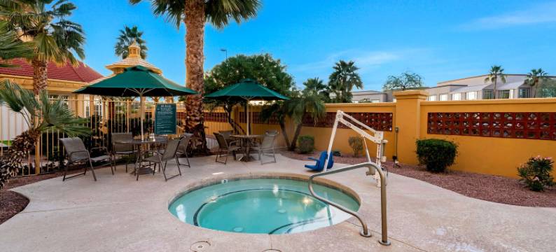 迈措沃迷信泉拉昆塔温德姆套房酒店(La Quinta Inn & Suites by Wyndham Mesa Superstition Springs)图片