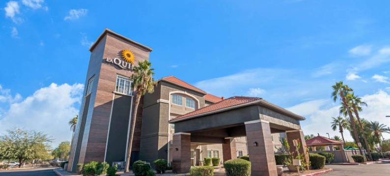 凤凰城I-10西拉昆塔温德姆套房酒店(La Quinta Inn & Suites by Wyndham Phoenix I-10 West)图片