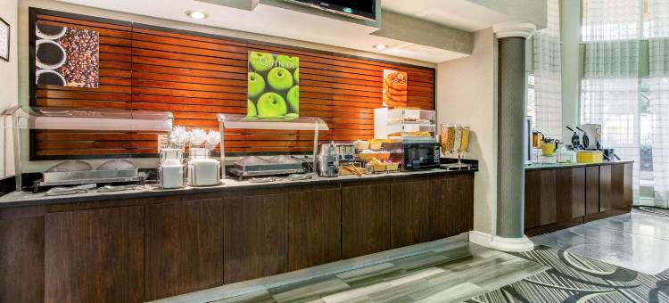 罗利达勒姆机场拉昆塔温德姆套房酒店(La Quinta Inn & Suites by Wyndham Raleigh Durham Airport)图片