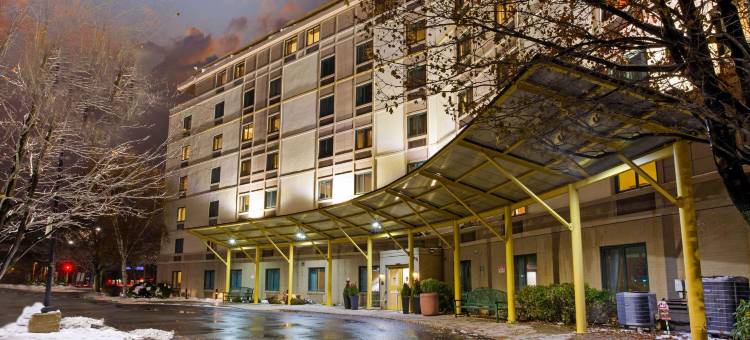 波士顿萨默维尔拉昆塔温德姆套房酒店(La Quinta by Wyndham Boston Somerville)图片