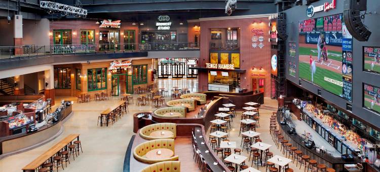 圣路易斯喜来登韦斯特波特木屋酒店(Sheraton Westport Chalet Hotel St. Louis)图片