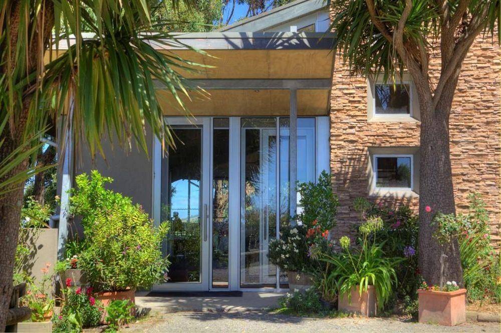 克里斯比肯波恩特餐厅和别墅(Chris's Beacon Point Restaurant & Villas)