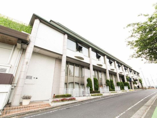 Isozaki onsen hotel new hakuaki japan