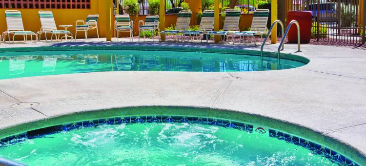 图森机场拉昆塔温德姆套房酒店(La Quinta Inn & Suites by Wyndham Tucson Airport)图片