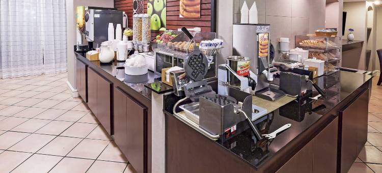 圣安东尼奥I-35北托亚弗韦恩拉昆塔温德姆酒店(La Quinta Inn by Wyndham San Antonio I-35 N at Toepperwein)图片