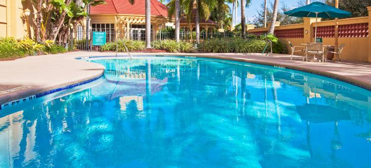 迈阿密机场西拉昆塔温德姆套房酒店(La Quinta Inn & Suites by Wyndham Miami Airport West)图片