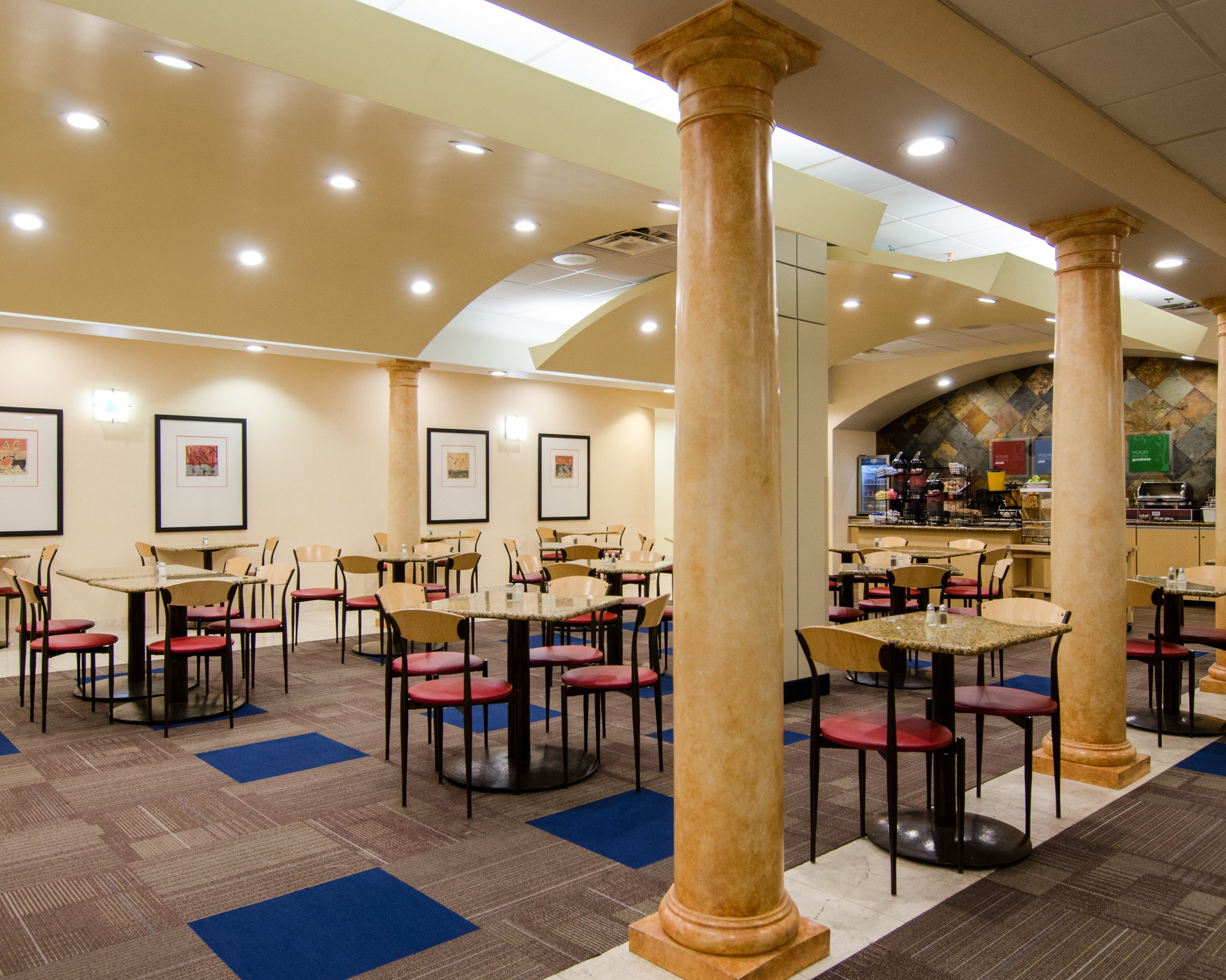 Comfort Inn & Suites Presidential Over view