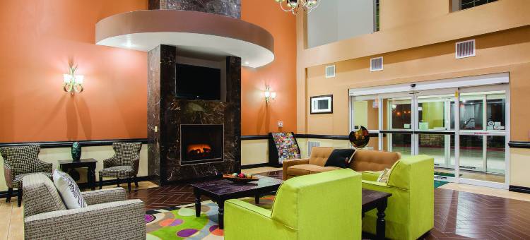 沃思堡福雷斯特希尔拉昆塔温德姆套房酒店(La Quinta Inn & Suites by Wyndham Ft. Worth - Forest Hill TX)图片