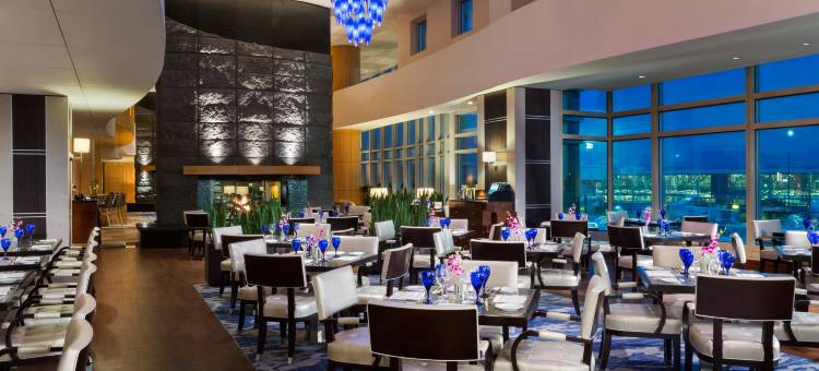 温哥华机场航站楼费尔蒙酒店(Fairmont Vancouver Airport)图片