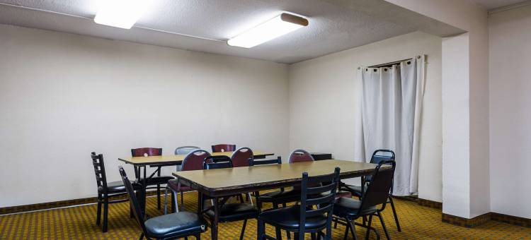 维洛海滩- I-95 家乡小套房红屋顶酒店(HomeTowne Studios Vero Beach - I-95)图片