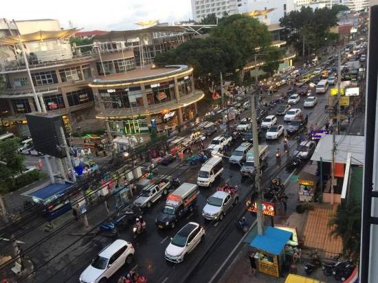 芭堤雅斯魯茲左特酒店