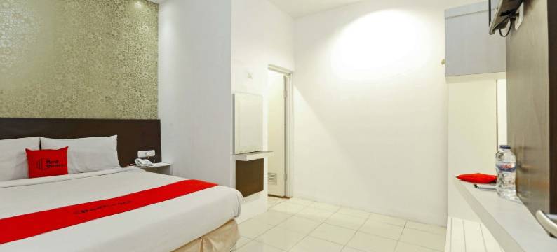 RedDoorz Plus Near Fort Rotterdam图片