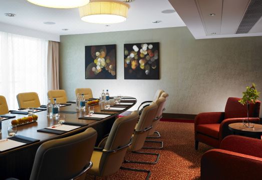 Lingfield Park Marriott Hotel & Country ClubHotel Overview