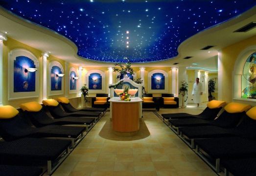 Cityhotel Goldener Adler B&B Hotel Overview