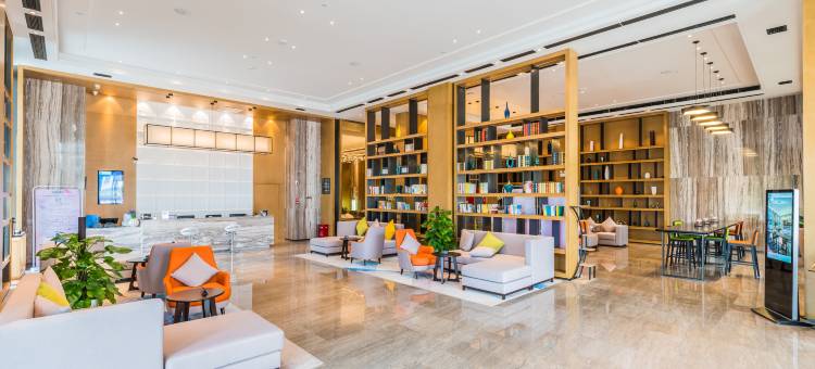 丽呈朗誉酒店(茂名信宜教育城流云阁观光塔店)图片