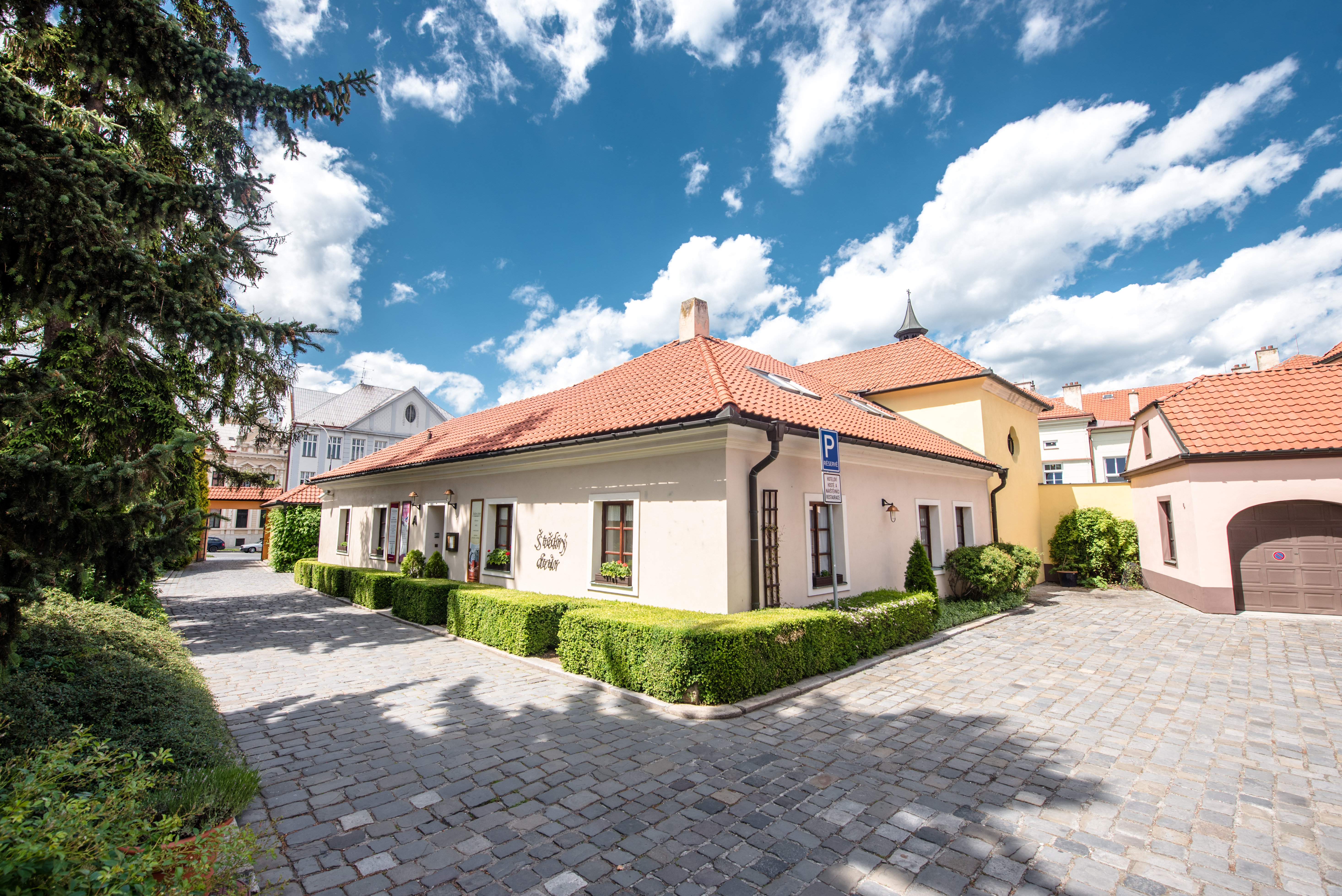 Hotel Octarna - Free on-Site ParkingOver view