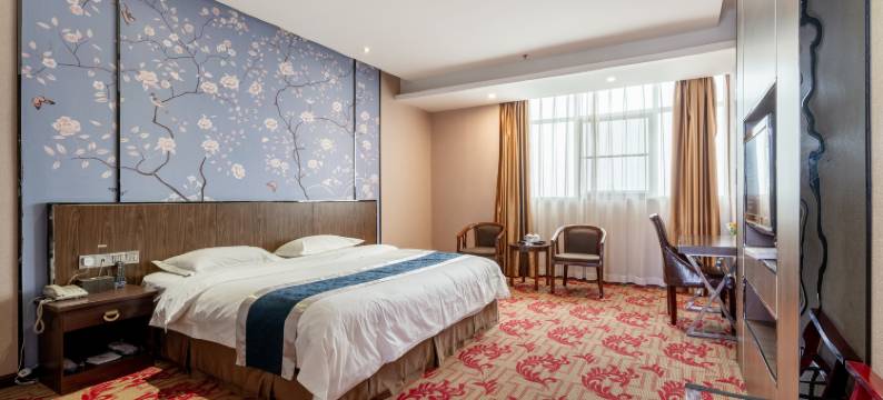 石首荷木大酒店图片