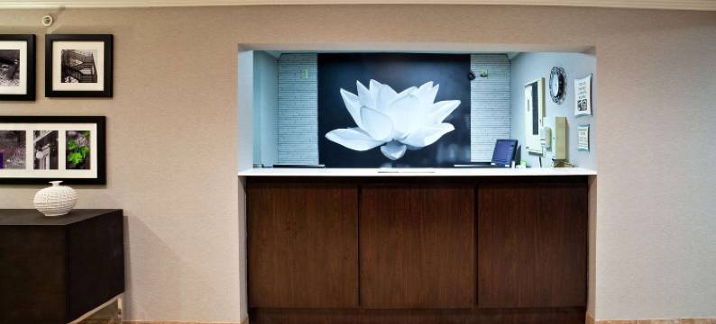 克利夫兰马其顿拉昆塔温德姆套房酒店(La Quinta Inn & Suites by Wyndham Cleveland Macedonia)图片