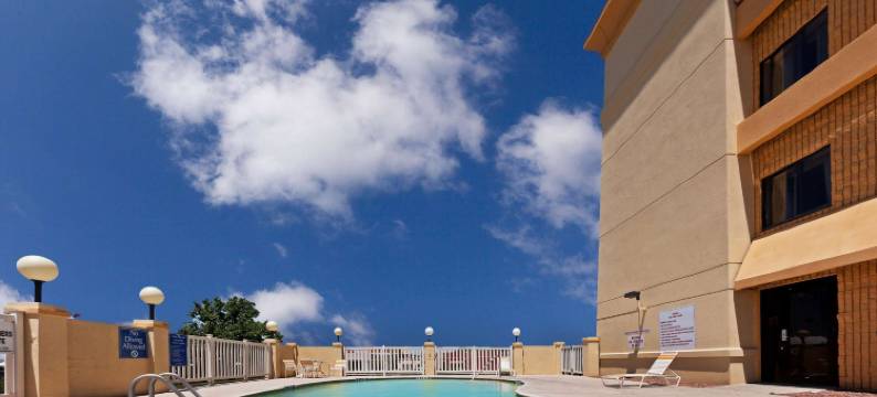 埃尔帕索西巴特利特拉昆塔温德姆套房酒店(La Quinta Inn & Suites by Wyndham El Paso West Bartlett)图片