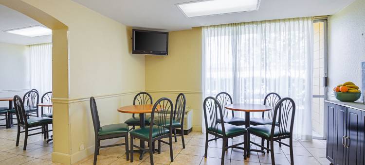 NRG公园医疗中心凯艺套房酒店(Quality Inn & Suites NRG Park - Medical Center)图片