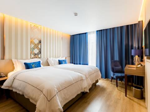 發光素坤逸 5 號酒店