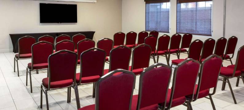 拉雷多机场拉昆塔温德姆套房酒店(La Quinta Inn & Suites by Wyndham Laredo Airport)图片